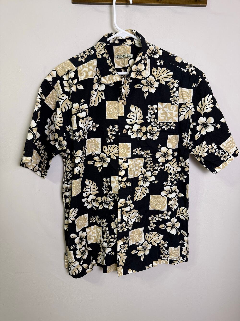 Batik Bay Mens L Hawaiian Short Sleeve Button Up Shirt Black / Tan Hibiscus Sun
